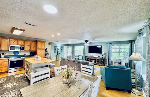 Milton House | Cooper Basin River House - 30 mins to beaches
