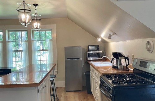Cooperstown House | Cooper Park Carriage House - Downtown Cooperstown!