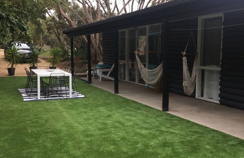 Rye House | Coopers Cabin - 200 metres from Tyrone Beach