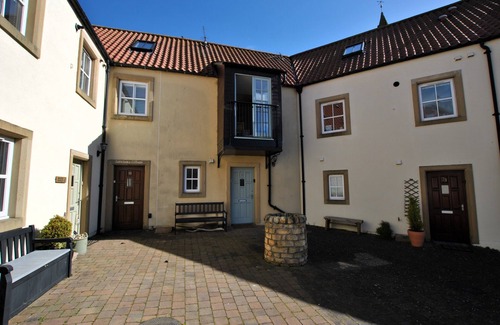 Kilrenny House | Coorie Cottage- stylish townhouse Anstruther