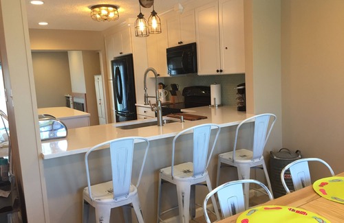 Southend House | Coquille BeachTownhouse, Beach Block, Only Short Walk to Private Beach