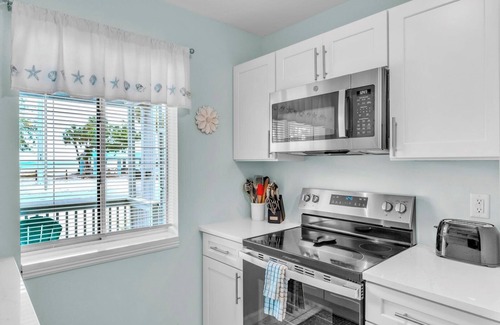 Anna Maria House | Coquina Cottage A by Duncan Real Estate