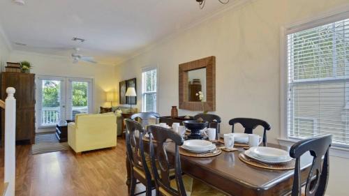 Key West Villa | Coral Villa by AvantStay Close 2 DT Key West Shared Pool Patio
