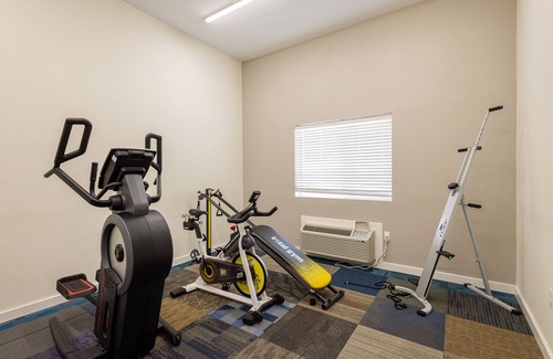 Inver Grove Heights Hotel | Coratel IGH- 2 Queen Suite with Kitchenette NS Oversized