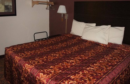 Waite Park House | Coratel Inn & Suites By Jasper Waite Park - Deluxe 1 King Bed Non-Smoking