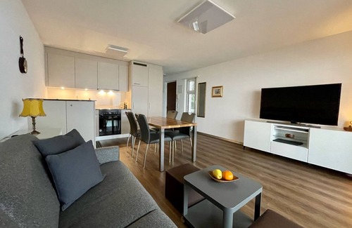 Orselina Apartment | Corner apartment on the 2nd floor for 1-3 persons.
