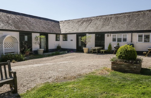 Sedgehill Cottage | CORNER COTTAGE, pet friendly, with a garden in Shaftesbury