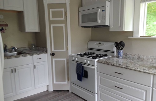 Wells River House | Corner Guest Home on 6 Acres along Connecticut River