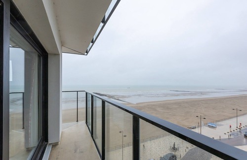 Middelkerke Apartment | Corner studio with stunning sea views
