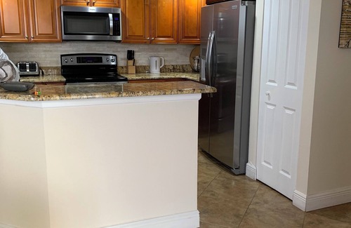 Hudson Condo | CORNER UNIT- SPACIOUS 1400 SQUARE FEET! 2 BALCONIES! GULF VIEWS! 5 STAR!