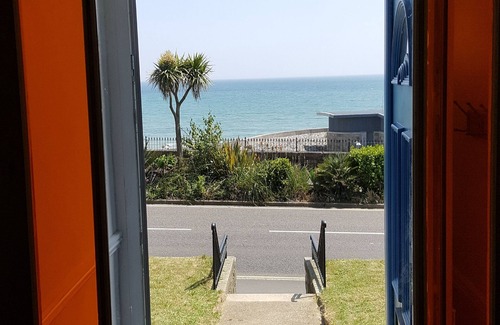 Chysauster Apartment | Cornish Sea Castle Views Fantastic Seafront Location at Channel View PZ Cornwall