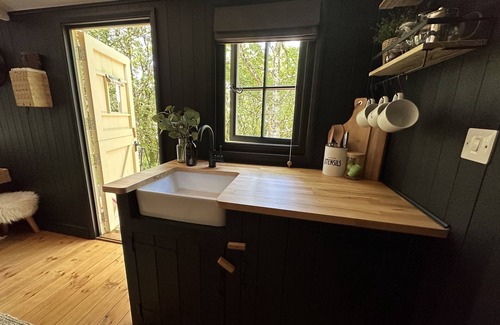 Lanivet Cabin | Cornwall Woodland Dog Friendly Shepherd's Hut