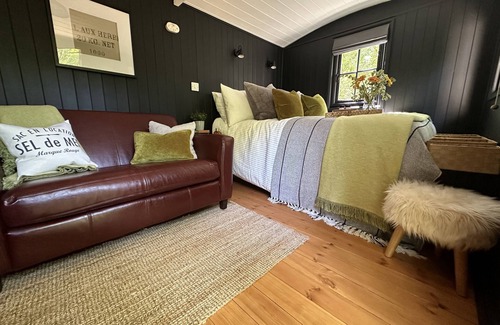 Lanivet Cabin | Cornwall Woodland Dog Friendly Shepherd's Hut
