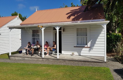 Coromandel Hotel | Coromandel Cottages