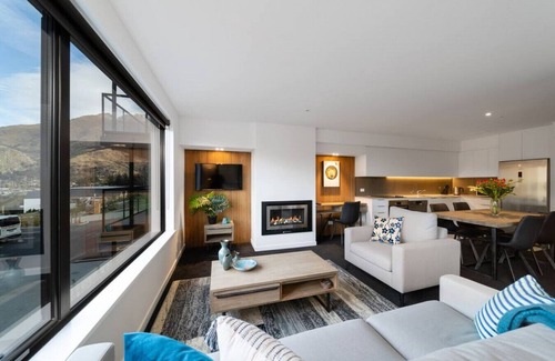 Arthur's Point Apartment | Coronet Apartment, Comfort and views,