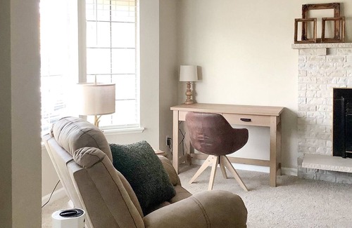 South Hill House | Corp Rental 2 bed/1bth duplex - Superhost-5 star ratings