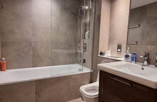 South Acton Apartment | Corporate Apartment in Acton Hight Street, London