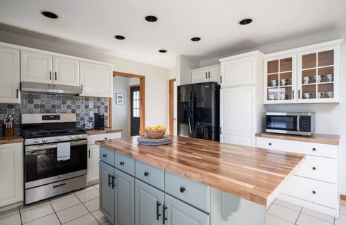 Kentwood House | `Corporate Elegance: Luxe Home in Grand Rapids (no basement)`