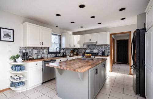 Kentwood House | `Corporate Elegance: Luxe Home in Grand Rapids (no basement)`