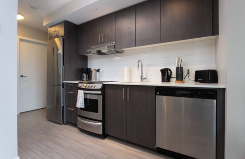 North Central Edmonton Apartment | Corporate Stays - Spacious 2BR Apartment with Luxury Amenities and Modern Design