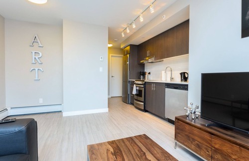 North Central Edmonton Apartment | Corporate Stays - Spacious 2BR Apartment with Luxury Amenities and Modern Design
