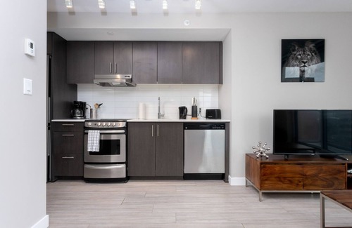 North Central Edmonton Apartment | Corporate Stays - Spacious 2BR Apartment with Luxury Amenities and Modern Design