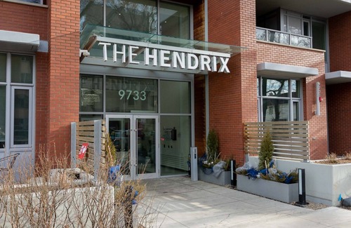 North Central Edmonton Apartment | Corporate Stays - Spacious 2BR Apartment with Luxury Amenities and Modern Design