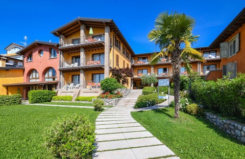 Moniga del Garda Apartment | Corte Ferrari: Two Bedroom apt. BASIC without balcony. Stunning lake view.