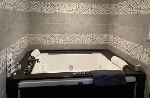 Soave House | Corte Soave Apartment, swimming pool and whirlpool