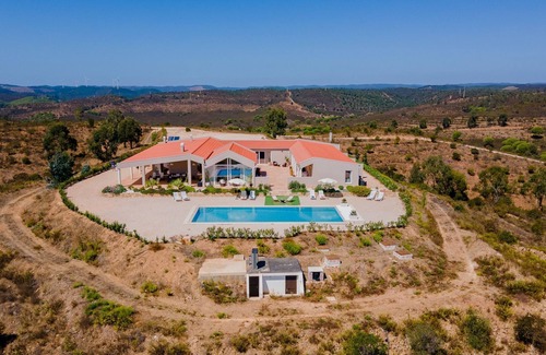 Lagos Apartment | Corte Velada Guest House - Room 1 by LovelyStay