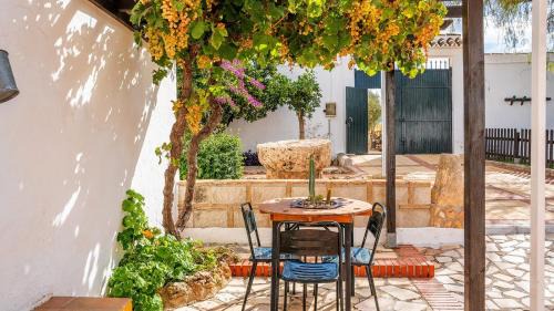 Fuente de Piedra House | Cortijo del Coco 1 Fuente de Piedra by Ruralidays