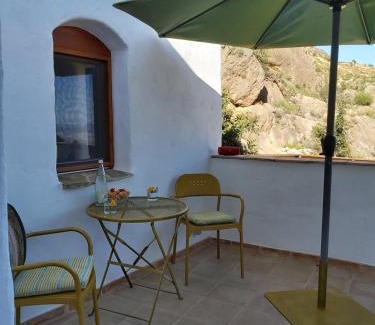 Huebro House | Cortijo El Molino Apartamento"El balconcito"