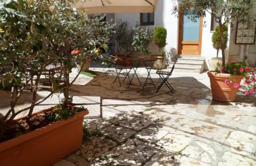 Trapani City Centre Apartment | Cortile Antico