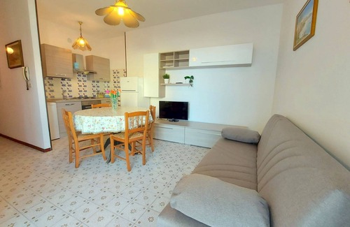 Lido di Pomposa Apartment | Cortina 2-9 Two room seafront apartment with air conditioning