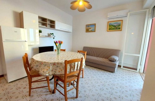 Lido di Pomposa Apartment | Cortina 2-9 Two room seafront apartment with air conditioning