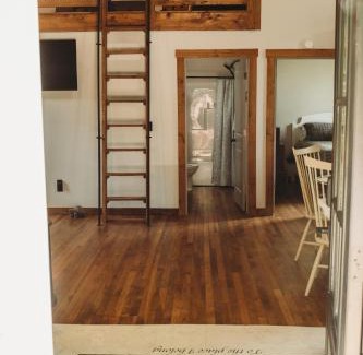 Procious House | Corton Lodge on the Elk River - Riverview Suite