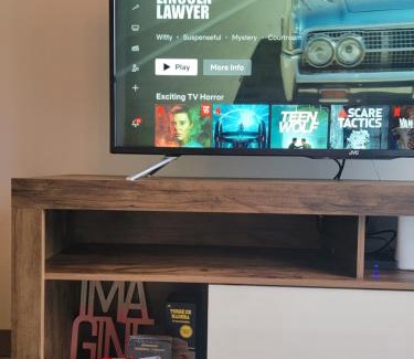 Rohrmoser Apartment | Cosmopolitan APT 1407, 5 Star Facilities, 15m SJO Airport, Parking, Pool, Gym