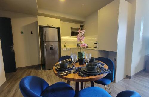 Rohrmoser Apartment | Cosmopolitan APT 1407, 5 Star Facilities, 15m SJO Airport, Parking, Pool, Gym