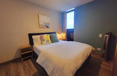 Rohrmoser Apartment | Cosmopolitan APT 1407, 5 Star Facilities, 15m SJO Airport, Parking, Pool, Gym