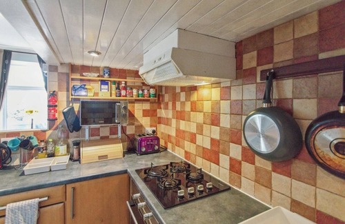 Cleckheaton House | Cosy 1-bed house in Cleckheaton, 1 ml from M606, for contractors Longer Stays