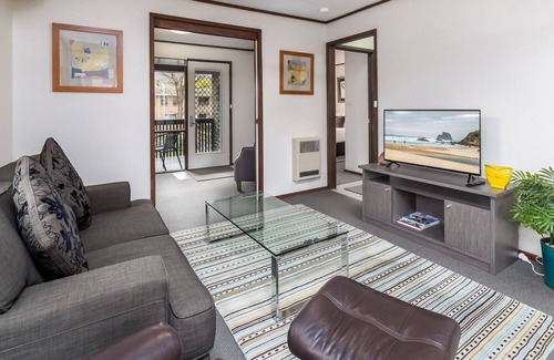 Braddon Apartment | Cosy 1-Bed Unit Near the Heart of Canberra