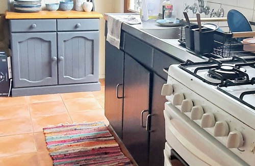 Mount Barker Cottage | Cosy, 1930's Country Style Cottage, Walking Distance From Town.