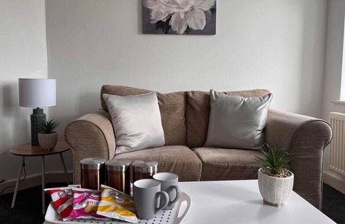 Warrington Apartment | Cosy 2 Bed Flat Sleeps 4 with Free Parking
