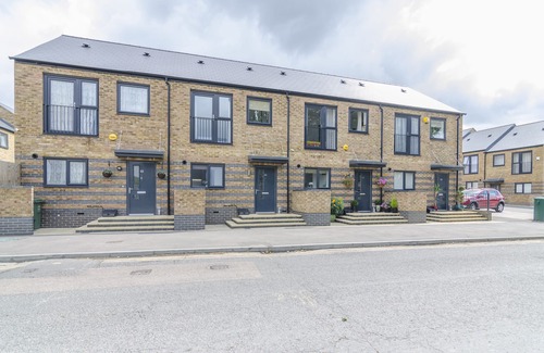 Dartford House | Cosy 2 bed House in quiet residential area