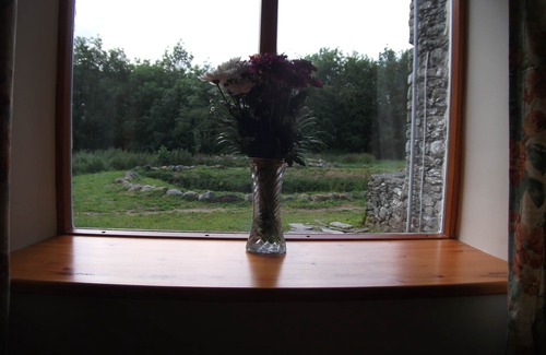 Llandderfel Cottage | COSY 2 BEDROOM COUNTRY COTTAGE ON NON WORKING FARM