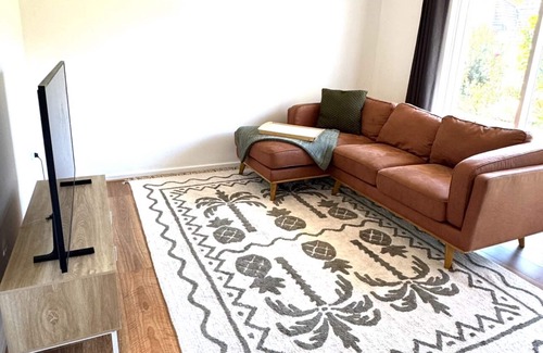 Glenelg North Apartment | Cosy 2 bedroom unit - close to Glenelg beach and shops!