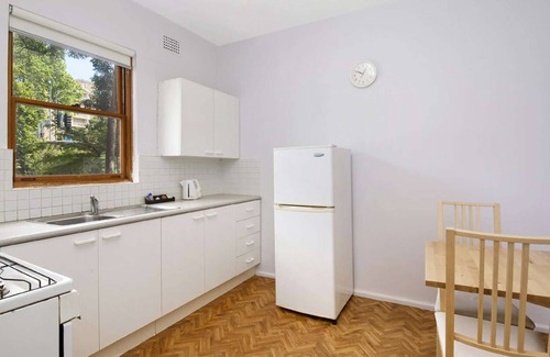 North Sydney Apartment | Cosy 2BR Apt plus Parking in Nth Sydney