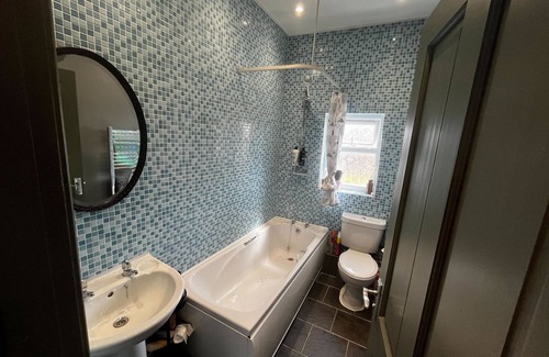 Burton on Trent House | Cosy 2BR House Close to Burton-on-Trent Centre
