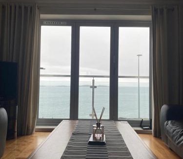 Portrush Apartment | Cosy 3 bedroom apartment in central Portrush with sea views