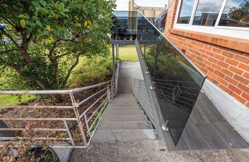 Devonport Apartment | Cosy and Comfortable Unit with Parking & Wifi
